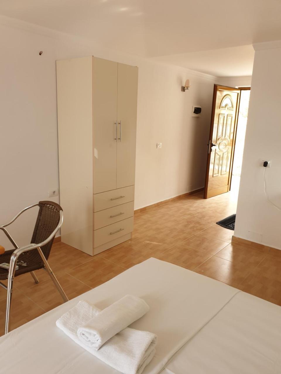 Hotel Lagjini Lukove Ngoại thất bức ảnh